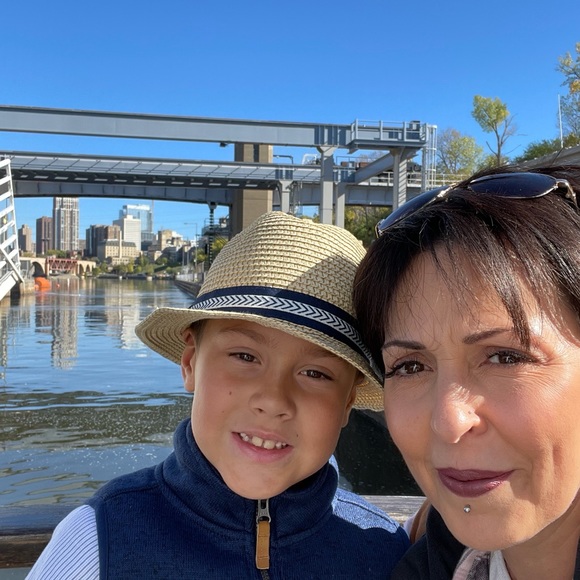 Meet your Posher, Cathy - Picture 2 of 2